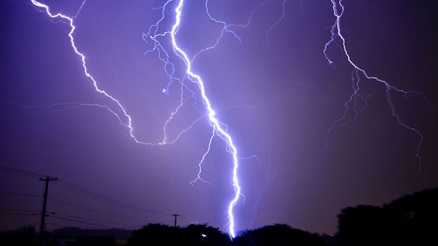 雷に怯える